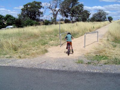 Ebden_Reserve_Crossing_Looking_Down_2.jpg